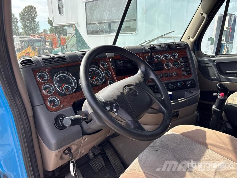 Freightliner Cascadia 6x4 T/A Sleeper Truck Tractor Nyergesvontatók