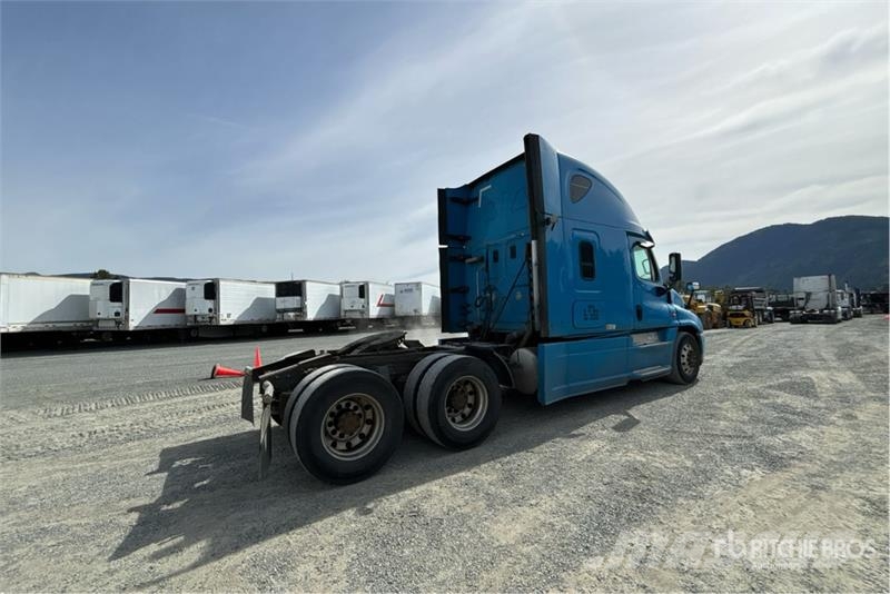 Freightliner Cascadia 6x4 T/A Sleeper Truck Tractor Nyergesvontatók