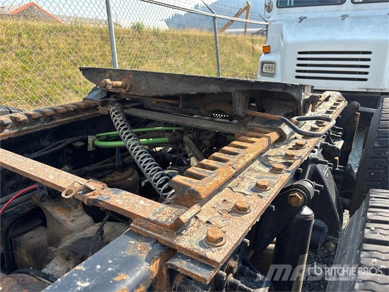 Freightliner Cascadia 126 6x4 T/A Sleeper Truck Tractor (Inoper Cabezas tractoras