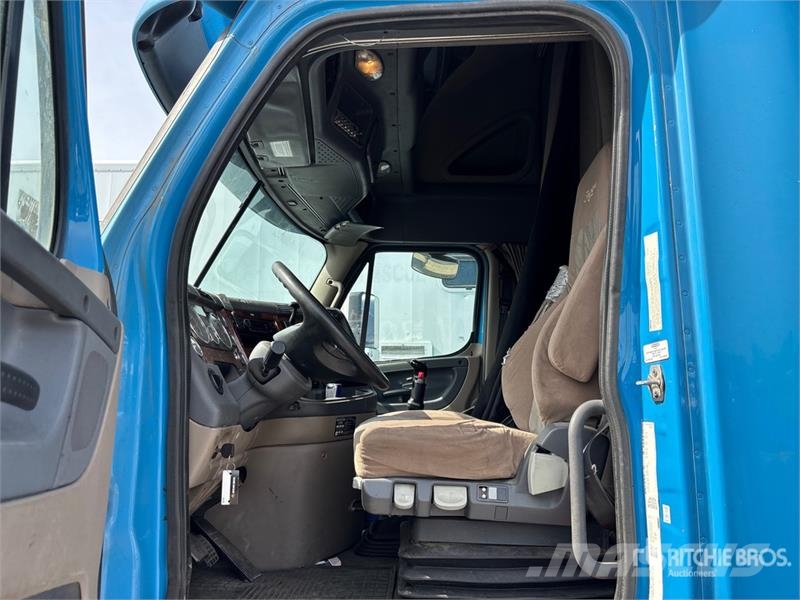 Freightliner Cascadia 6x4 T/A Sleeper Truck Tractor Nyergesvontatók