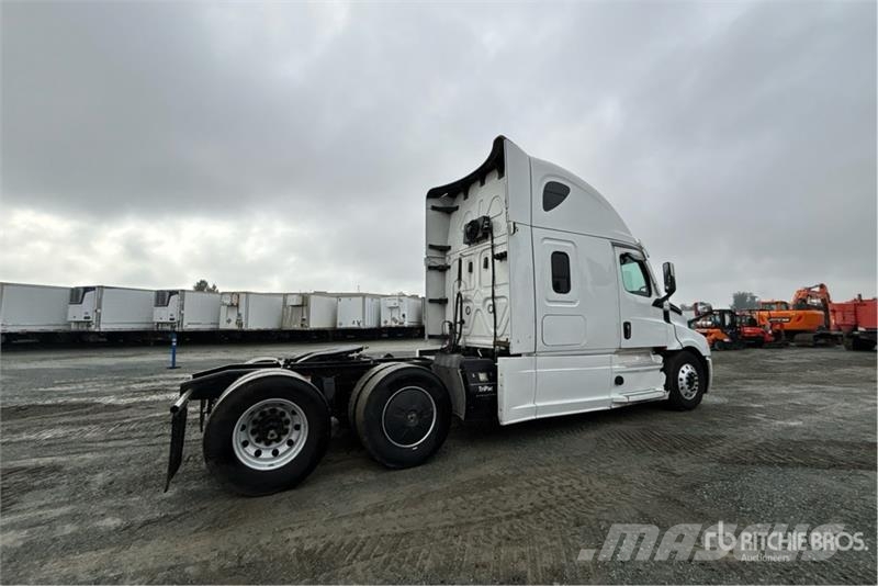 Freightliner Cascadia 126 6x4 T/A Sleeper Truck Tractor Ciągniki siodłowe
