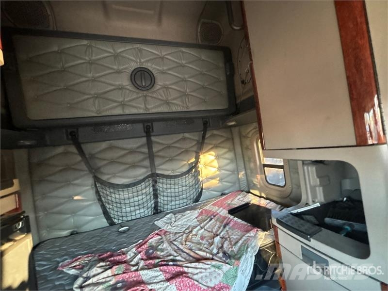 Freightliner Cascadia 125 6x4 T/A Sleeper Truck Tractor Sattelzugmaschinen