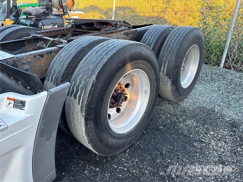 Freightliner Cascadia 125 6x4 T/A Sleeper Truck Tractor Sattelzugmaschinen