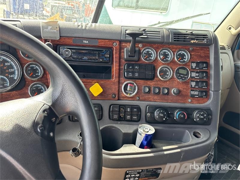 Freightliner Cascadia 6x4 T/A Sleeper Truck Tractor Nyergesvontatók
