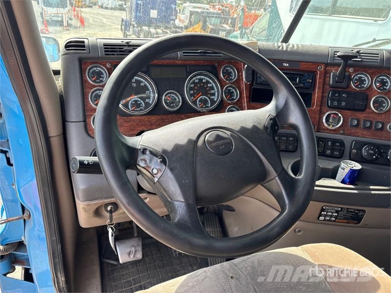 Freightliner Cascadia 6x4 T/A Sleeper Truck Tractor Nyergesvontatók