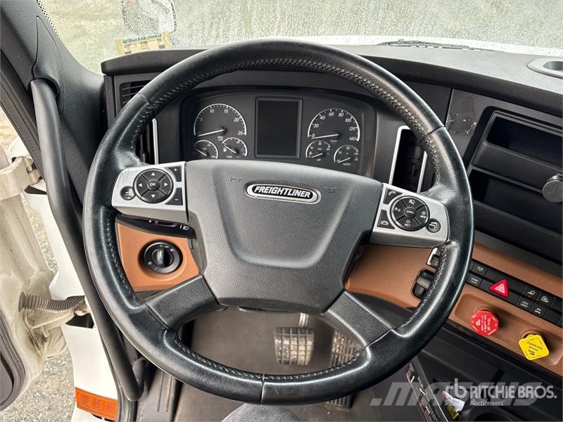 Freightliner Cascadia 126 6x4 T/A Sleeper Truck Tractor Ciągniki siodłowe