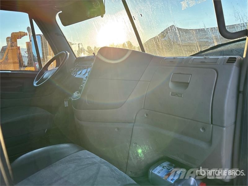 Freightliner Cascadia 125 6x4 T/A Sleeper Truck Tractor Sattelzugmaschinen