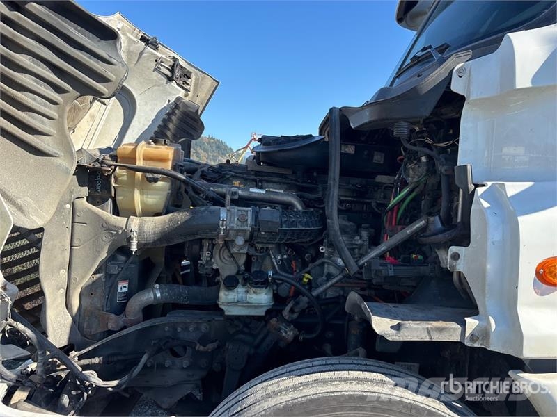 Freightliner Cascadia 125 6x4 T/A Sleeper Truck Tractor (Inoper Седельные тягачи