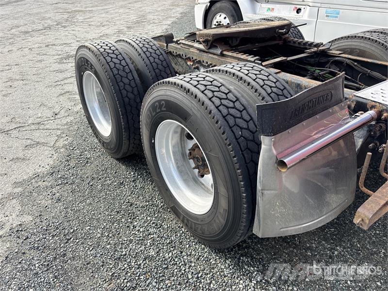 Freightliner Cascadia 125 6x4 T/A Sleeper Truck Tractor (Inoper Влекачи