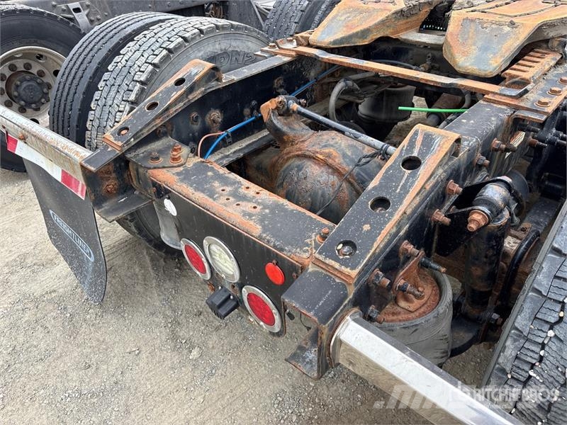 Freightliner Cascadia 6x4 T/A Sleeper Truck Tractor (Inoperable 中古トラクターヘッド | トレーラーヘッド