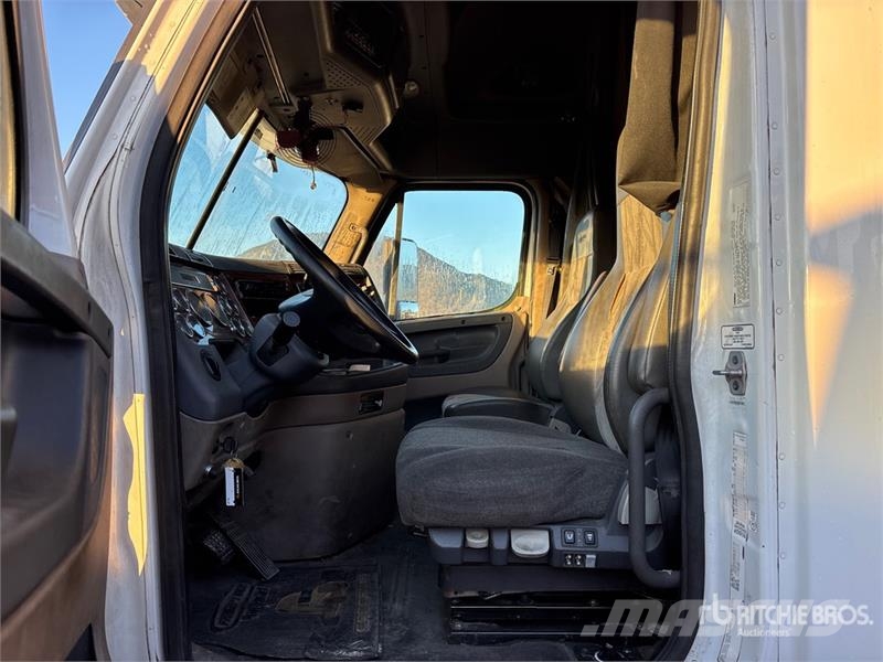 Freightliner Cascadia 125 6x4 T/A Sleeper Truck Tractor Sattelzugmaschinen