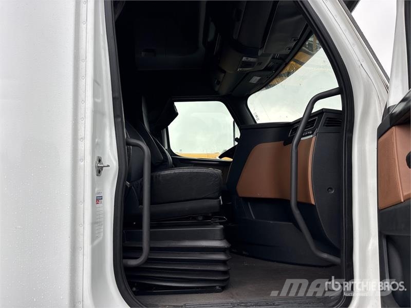 Freightliner Cascadia 126 6x4 T/A Sleeper Truck Tractor Ciągniki siodłowe