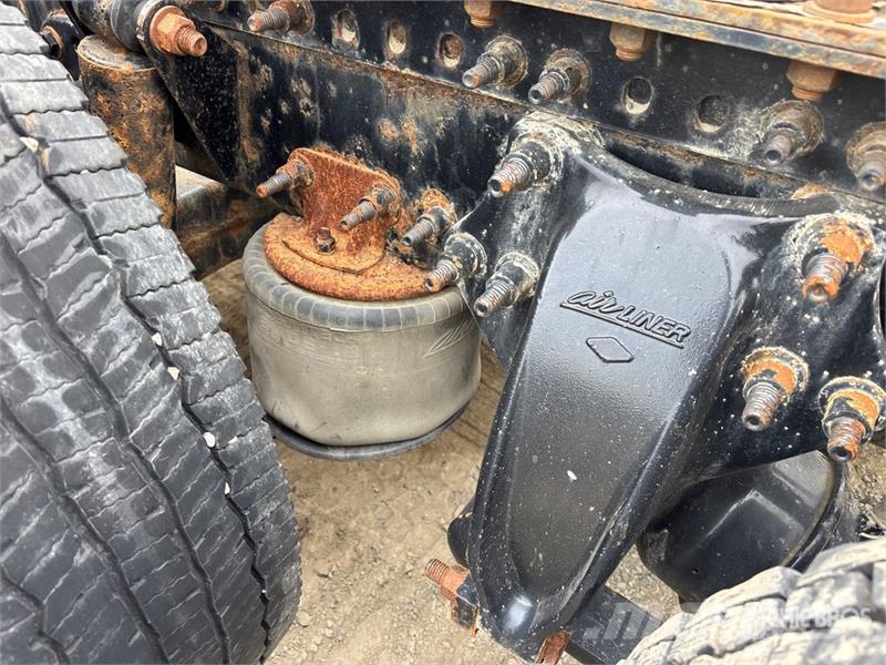Freightliner Cascadia 6x4 T/A Sleeper Truck Tractor (Inoperable 中古トラクターヘッド | トレーラーヘッド