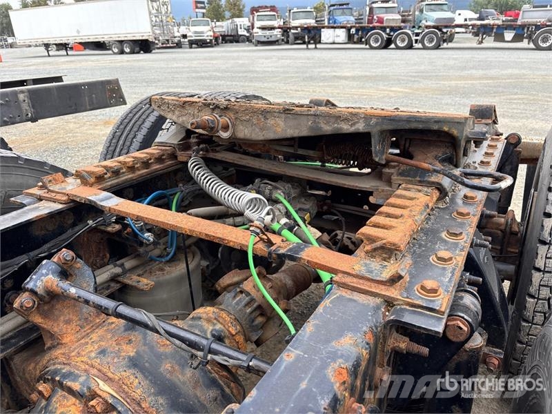 Freightliner Cascadia 6x4 T/A Sleeper Truck Tractor (Inoperable 中古トラクターヘッド | トレーラーヘッド