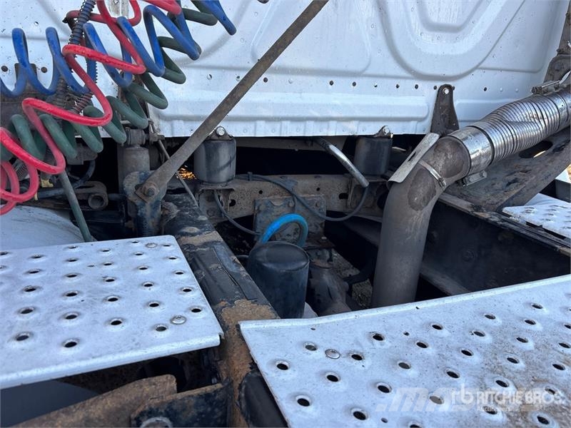 Freightliner Cascadia 125 6x4 T/A Sleeper Truck Tractor Sattelzugmaschinen
