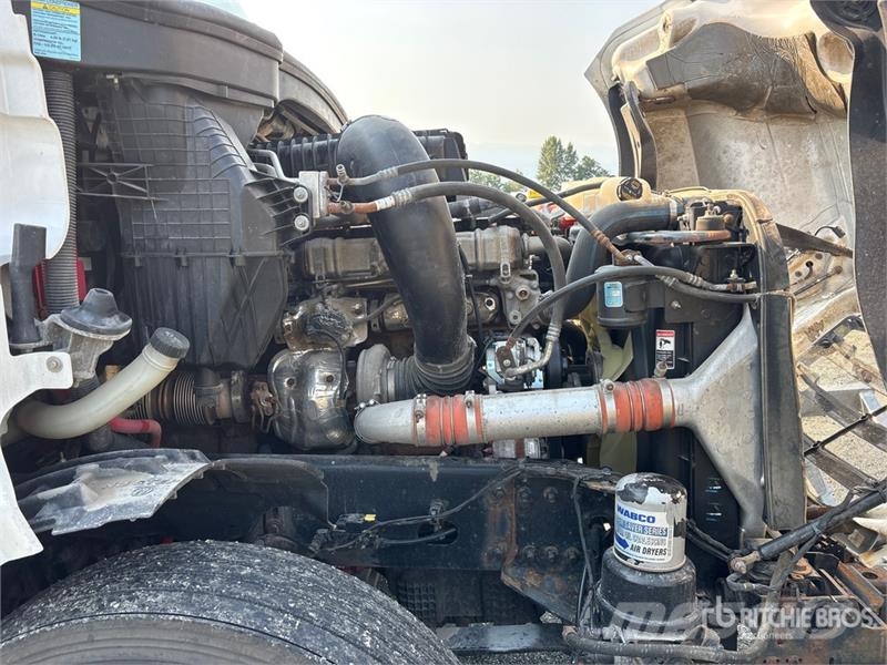 Freightliner Cascadia 126 6x4 T/A Sleeper Truck Tractor (Inoper Cabezas tractoras