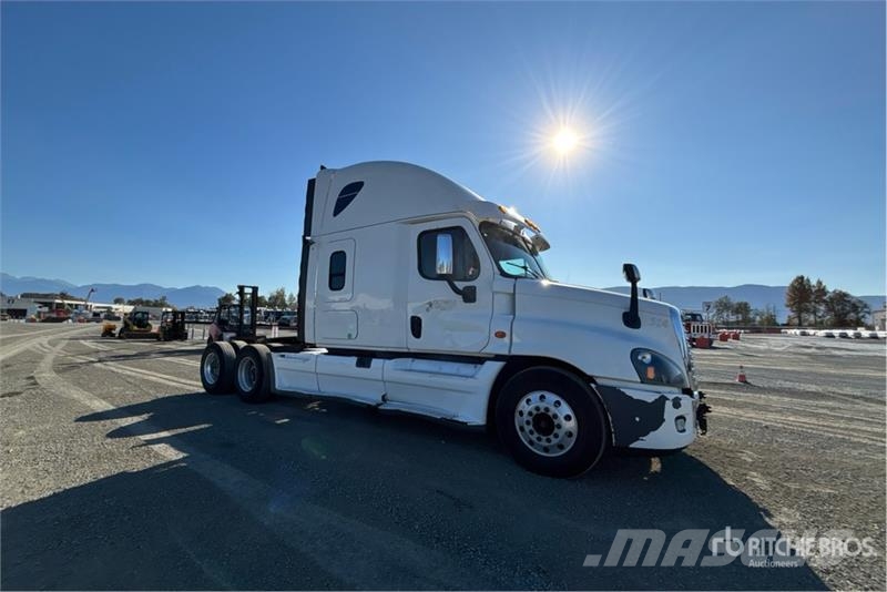 Freightliner Cascadia 125 6x4 T/A Sleeper Truck Tractor Sattelzugmaschinen