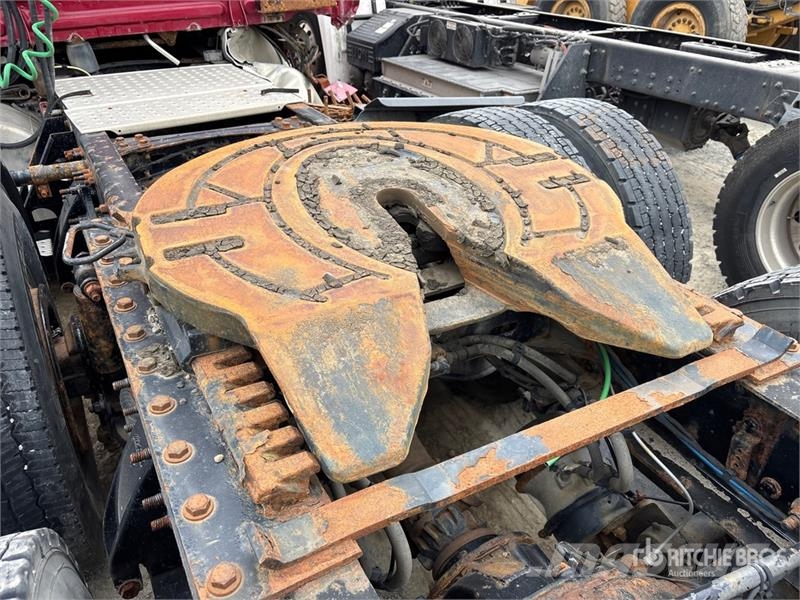 Freightliner Cascadia 6x4 T/A Sleeper Truck Tractor (Inoperable 中古トラクターヘッド | トレーラーヘッド
