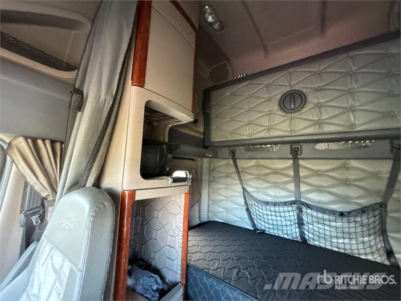 Freightliner Cascadia 125 6x4 T/A Sleeper Truck Tractor (Inoper Влекачи