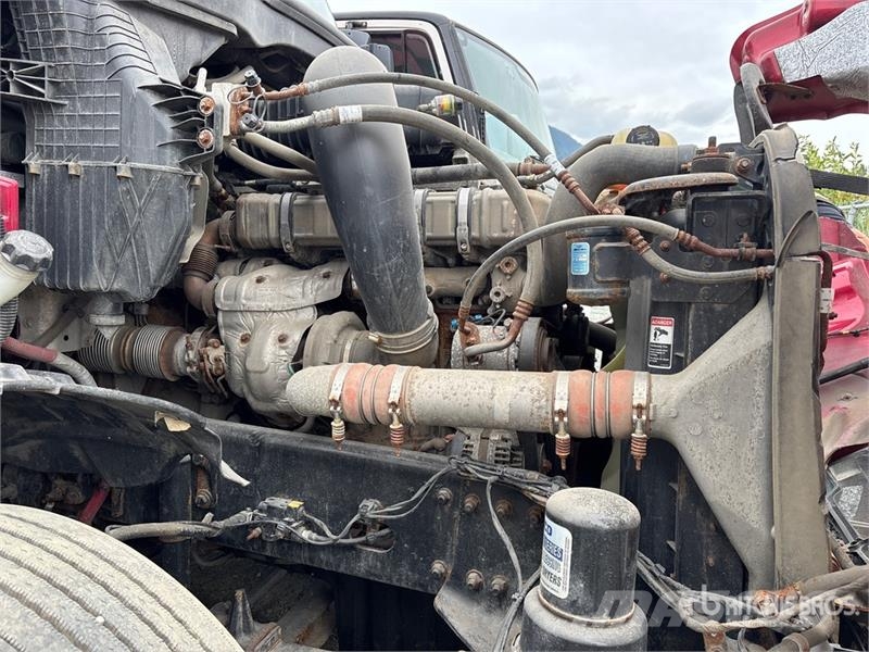 Freightliner Cascadia 6x4 T/A Sleeper Truck Tractor (Inoperable 中古トラクターヘッド | トレーラーヘッド
