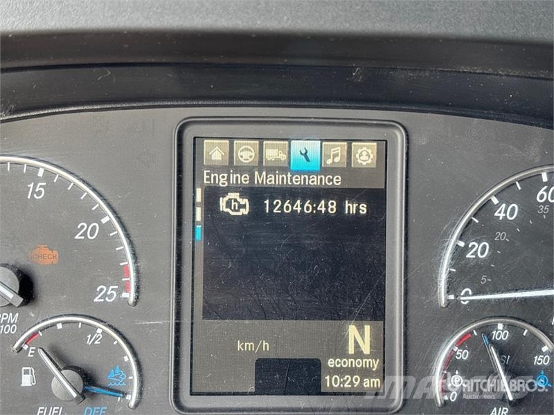 Freightliner Cascadia 126 6x4 T/A Sleeper Truck Tractor (Inoper Cabezas tractoras