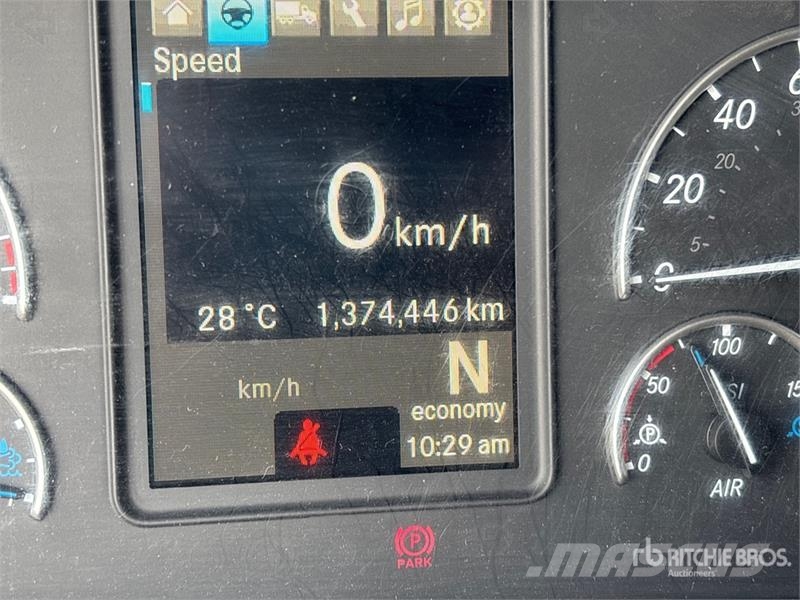 Freightliner Cascadia 126 6x4 T/A Sleeper Truck Tractor (Inoper Cabezas tractoras
