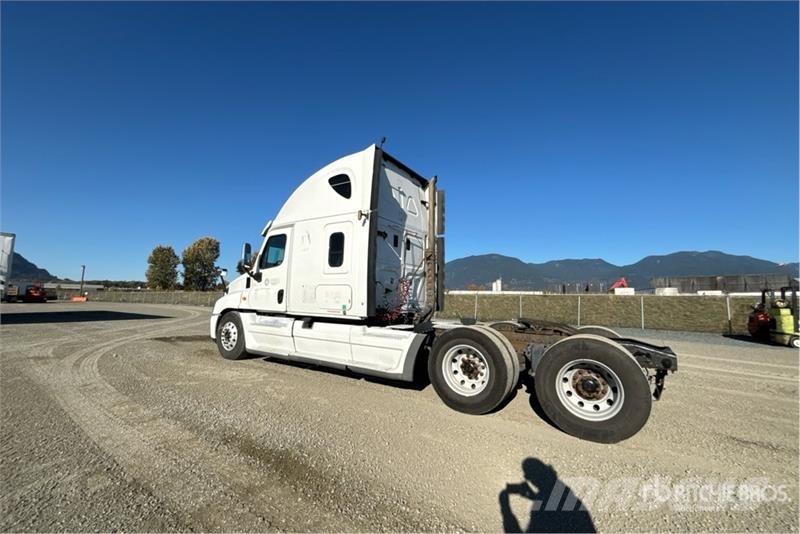 Freightliner Cascadia 125 6x4 T/A Sleeper Truck Tractor Sattelzugmaschinen