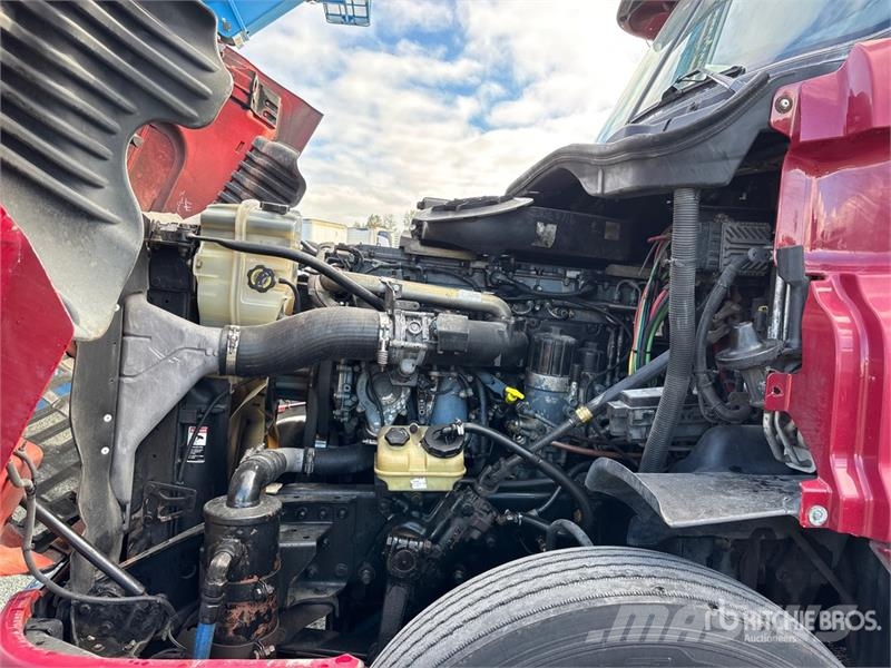 Freightliner Cascadia 125 6x4 T/A Sleeper Truck Tractor (Inoper Влекачи