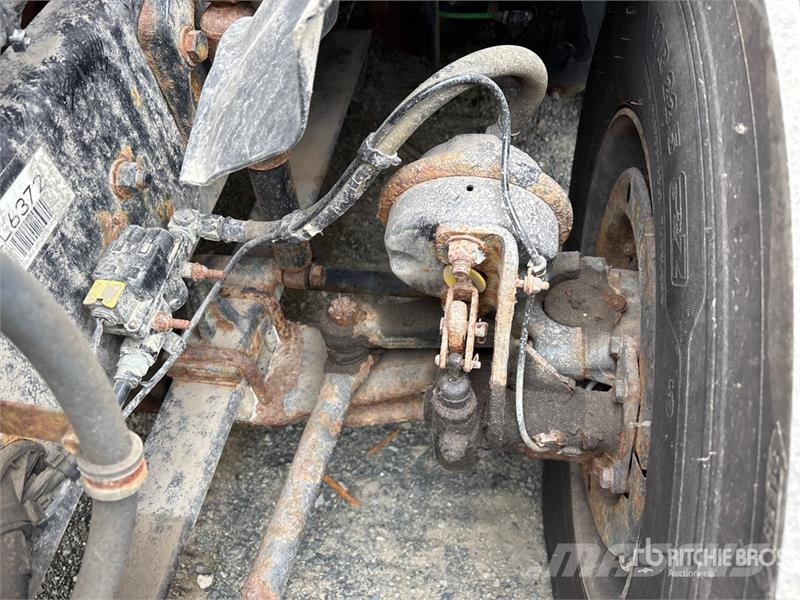 Freightliner Cascadia 6x4 T/A Sleeper Truck Tractor (Inoperable 中古トラクターヘッド | トレーラーヘッド