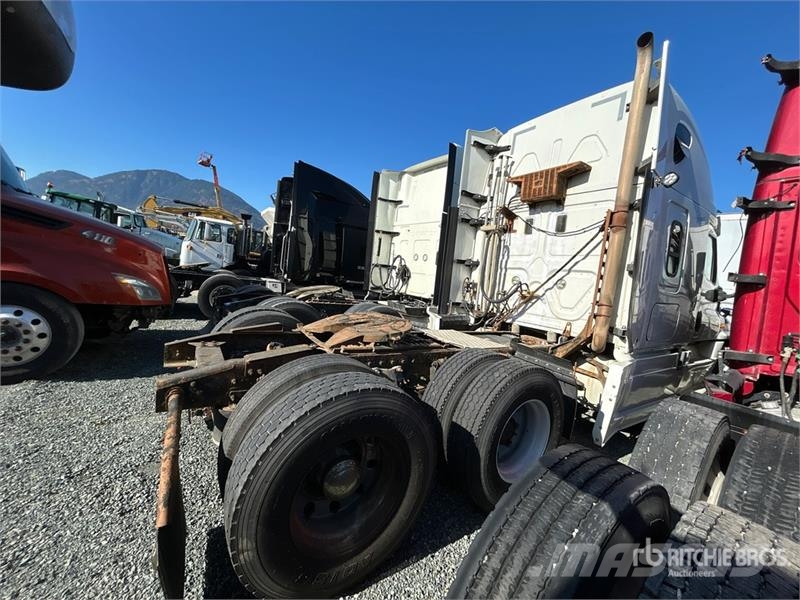 Freightliner Cascadia 125 6x4 T/A Sleeper Truck Tractor (Inoper Vetopöytäautot