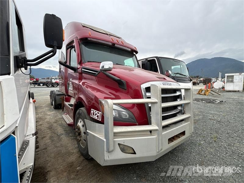 Freightliner Cascadia 6x4 T/A Sleeper Truck Tractor (Inoperable 中古トラクターヘッド | トレーラーヘッド