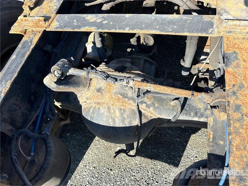 Freightliner Cascadia 125 6x4 T/A Sleeper Truck Tractor (Inoper Седельные тягачи