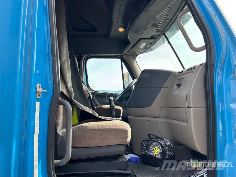Freightliner Cascadia 6x4 T/A Sleeper Truck Tractor Nyergesvontatók