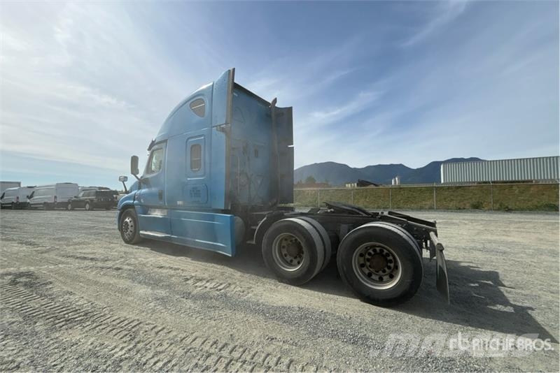 Freightliner Cascadia 6x4 T/A Sleeper Truck Tractor Nyergesvontatók