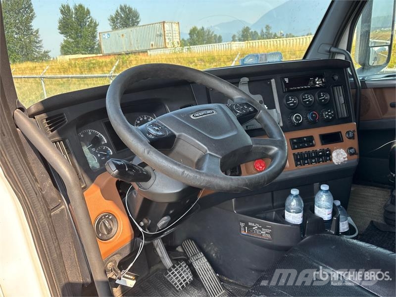 Freightliner Cascadia 126 6x4 T/A Sleeper Truck Tractor (Inoper Cabezas tractoras