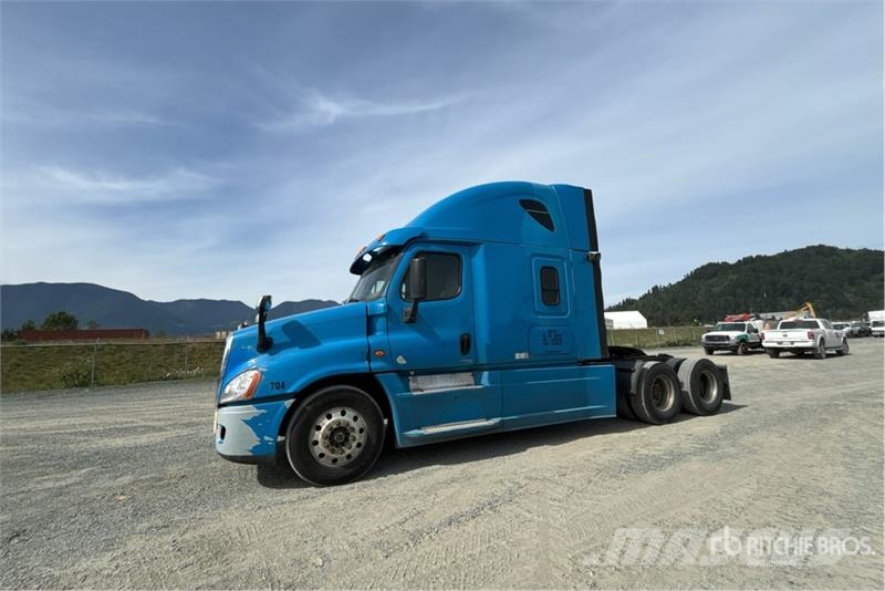 Freightliner Cascadia 6x4 T/A Sleeper Truck Tractor Nyergesvontatók