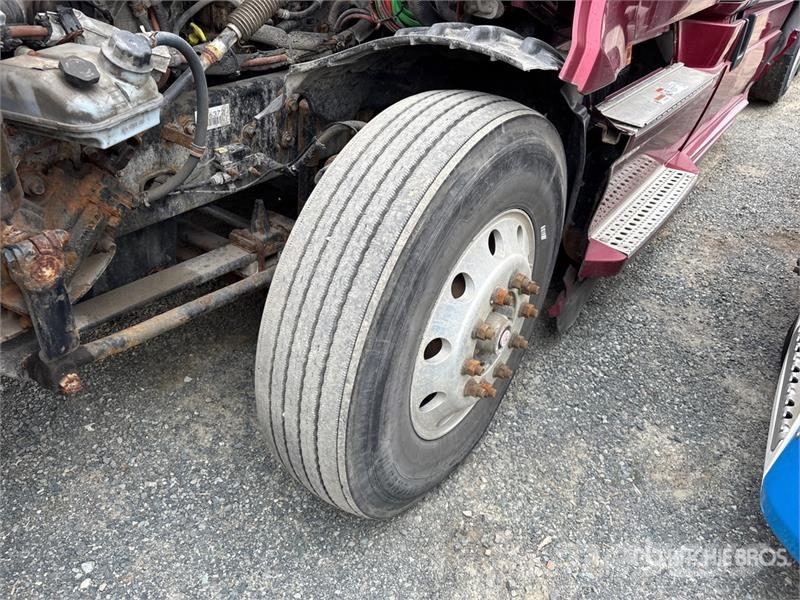 Freightliner Cascadia 6x4 T/A Sleeper Truck Tractor (Inoperable 中古トラクターヘッド | トレーラーヘッド