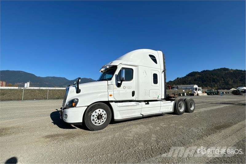Freightliner Cascadia 125 6x4 T/A Sleeper Truck Tractor Sattelzugmaschinen