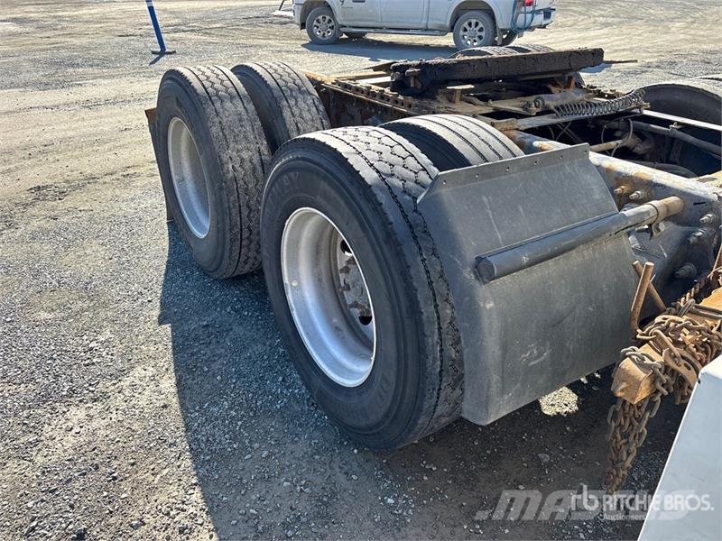 Freightliner Cascadia 125 6x4 T/A Sleeper Truck Tractor (Inoper Седельные тягачи