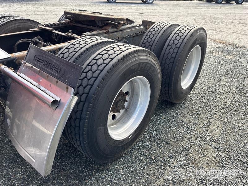 Freightliner Cascadia 125 6x4 T/A Sleeper Truck Tractor (Inoper Влекачи