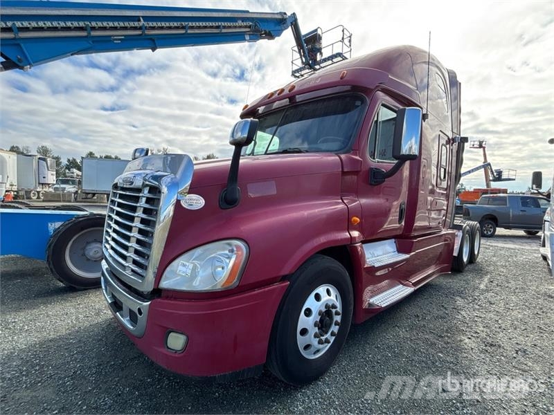 Freightliner Cascadia 125 6x4 T/A Sleeper Truck Tractor (Inoper Влекачи