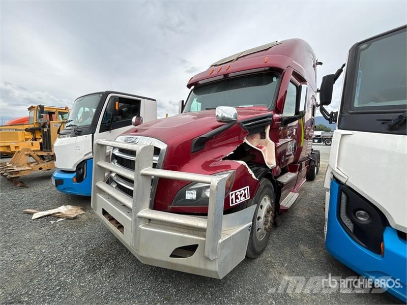 Freightliner Cascadia 6x4 T/A Sleeper Truck Tractor (Inoperable 中古トラクターヘッド | トレーラーヘッド