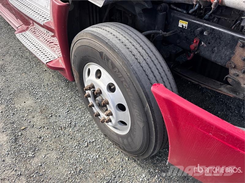 Freightliner Cascadia 125 6x4 T/A Sleeper Truck Tractor (Inoper Влекачи