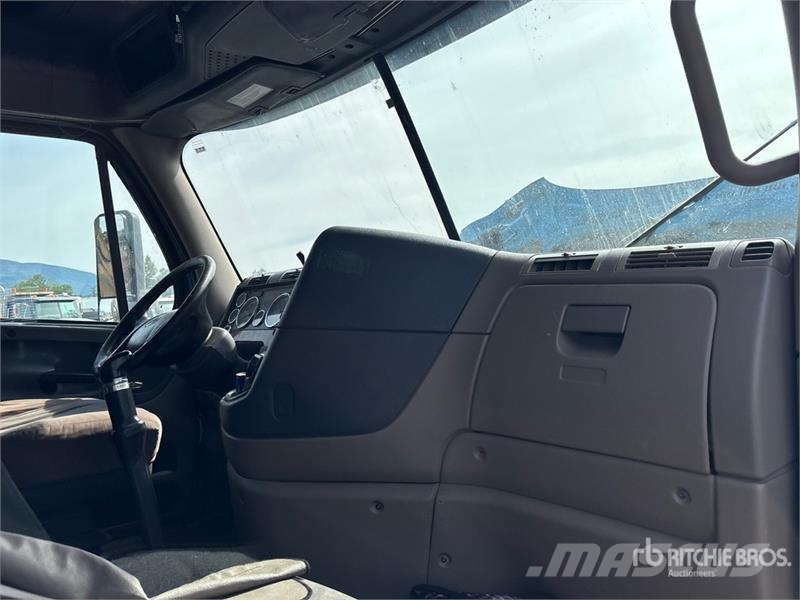 Freightliner Cascadia 6x4 T/A Sleeper Truck Tractor Nyergesvontatók