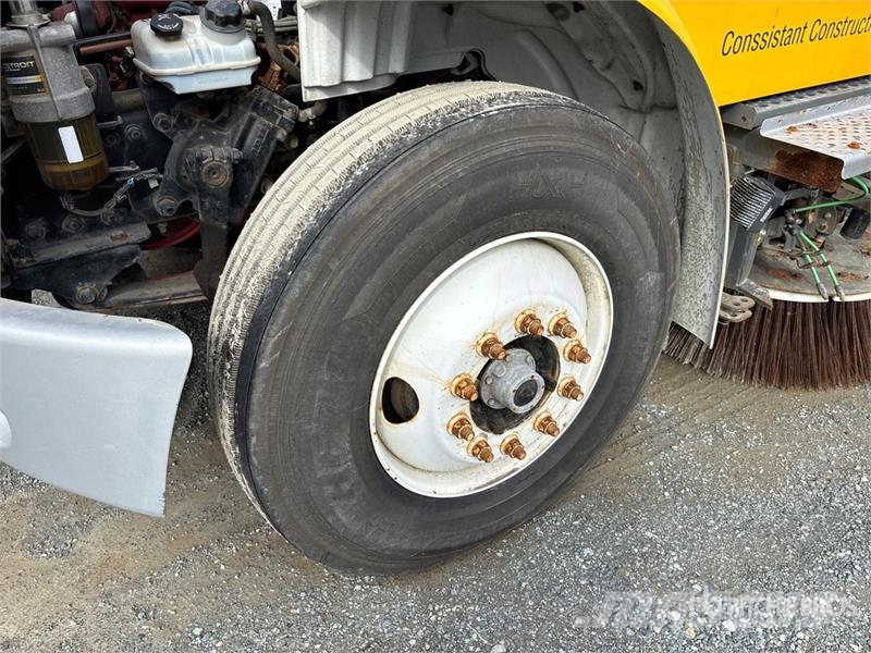 Freightliner Elgin Crosswind on Freightliner M2 Sweeper Truck Polovni kamioni za čišćenje