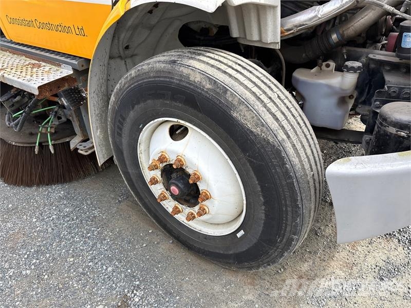 Freightliner Elgin Crosswind on Freightliner M2 Sweeper Truck Polovni kamioni za čišćenje