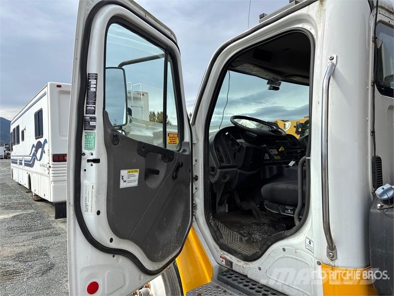 Freightliner Elgin Crosswind on Freightliner M2 Sweeper Truck Polovni kamioni za čišćenje