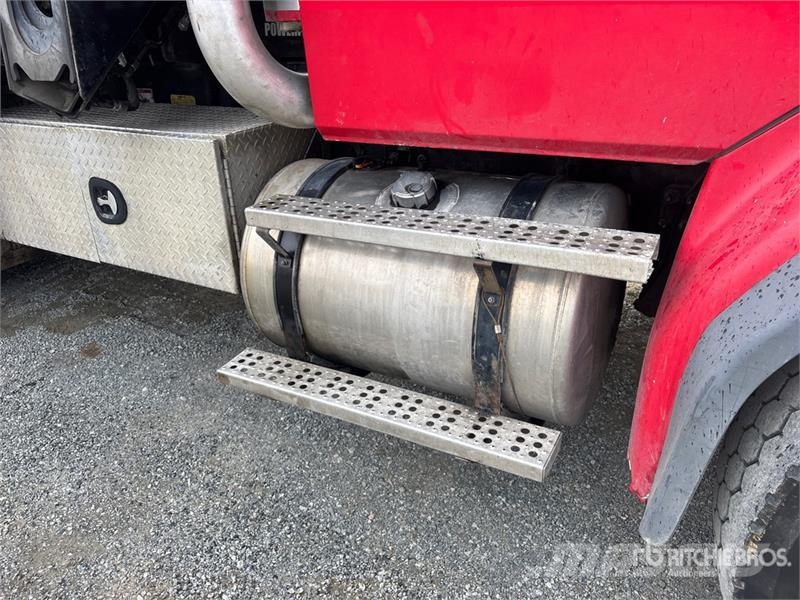 Freightliner FL 112 Kamioni sa kranom