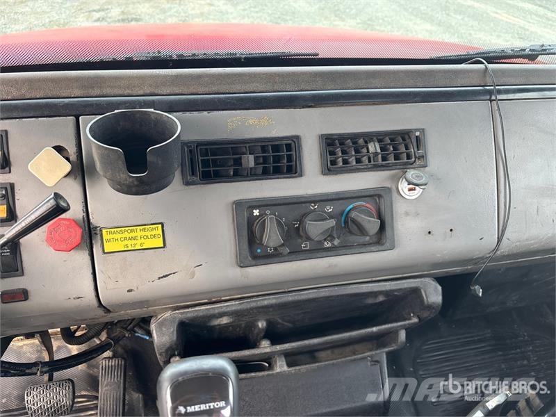 Freightliner FL 112 Kamioni sa kranom