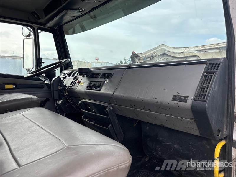 Freightliner FL 112 Kamioni sa kranom